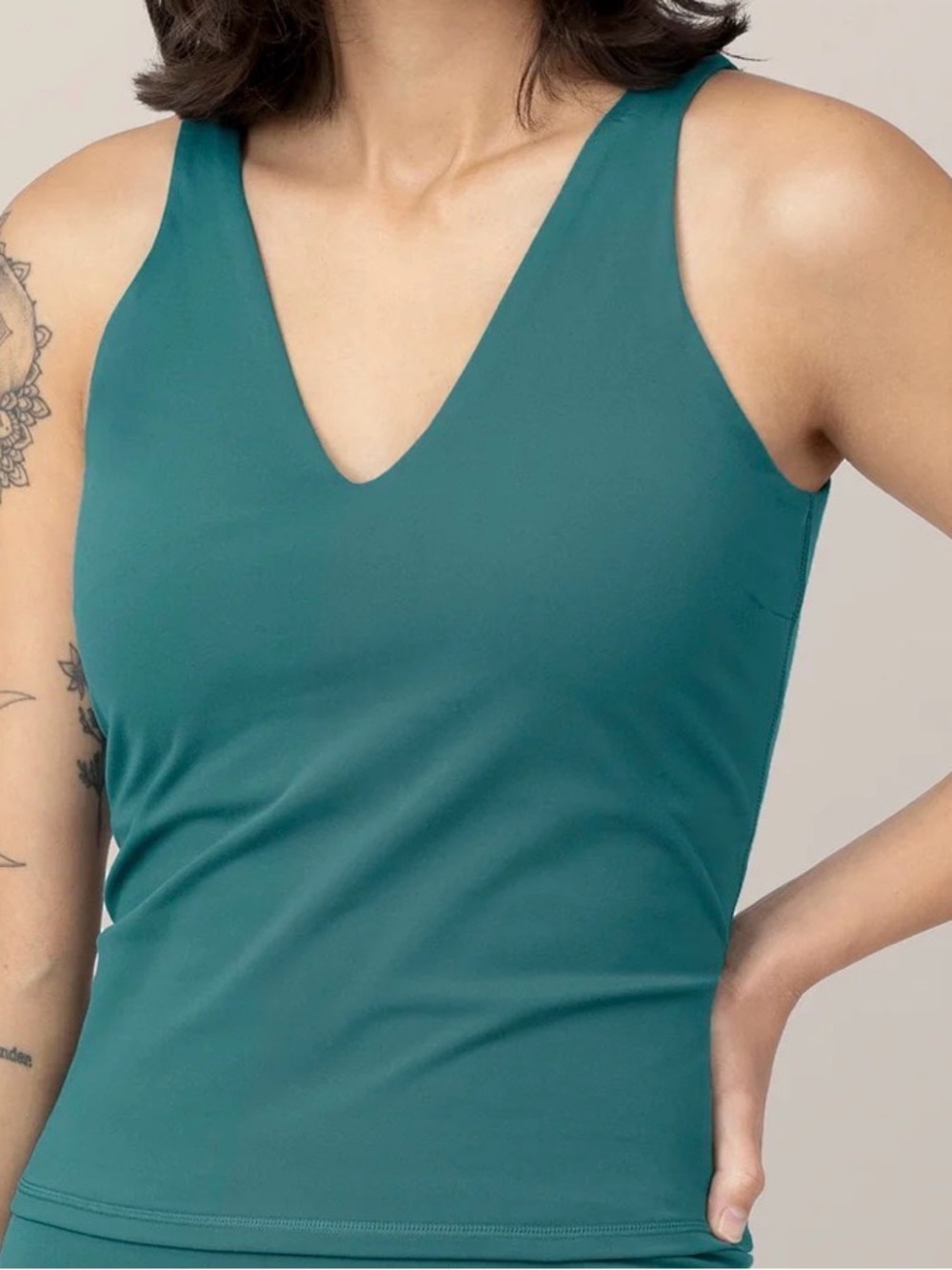 Wren active V-Neck nursing Tank Top in Teal